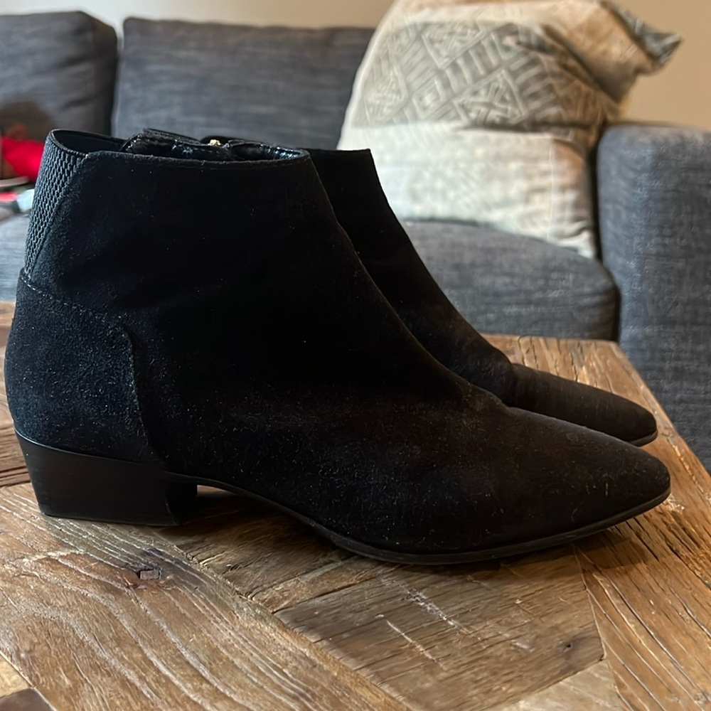 Aquatalia black suede booties size 8.5